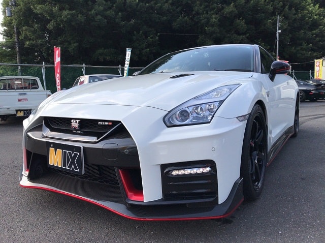 スカイラインGT-RやGT-Rニスモの中古車をお探しなら!白色のGT-Rニスモ